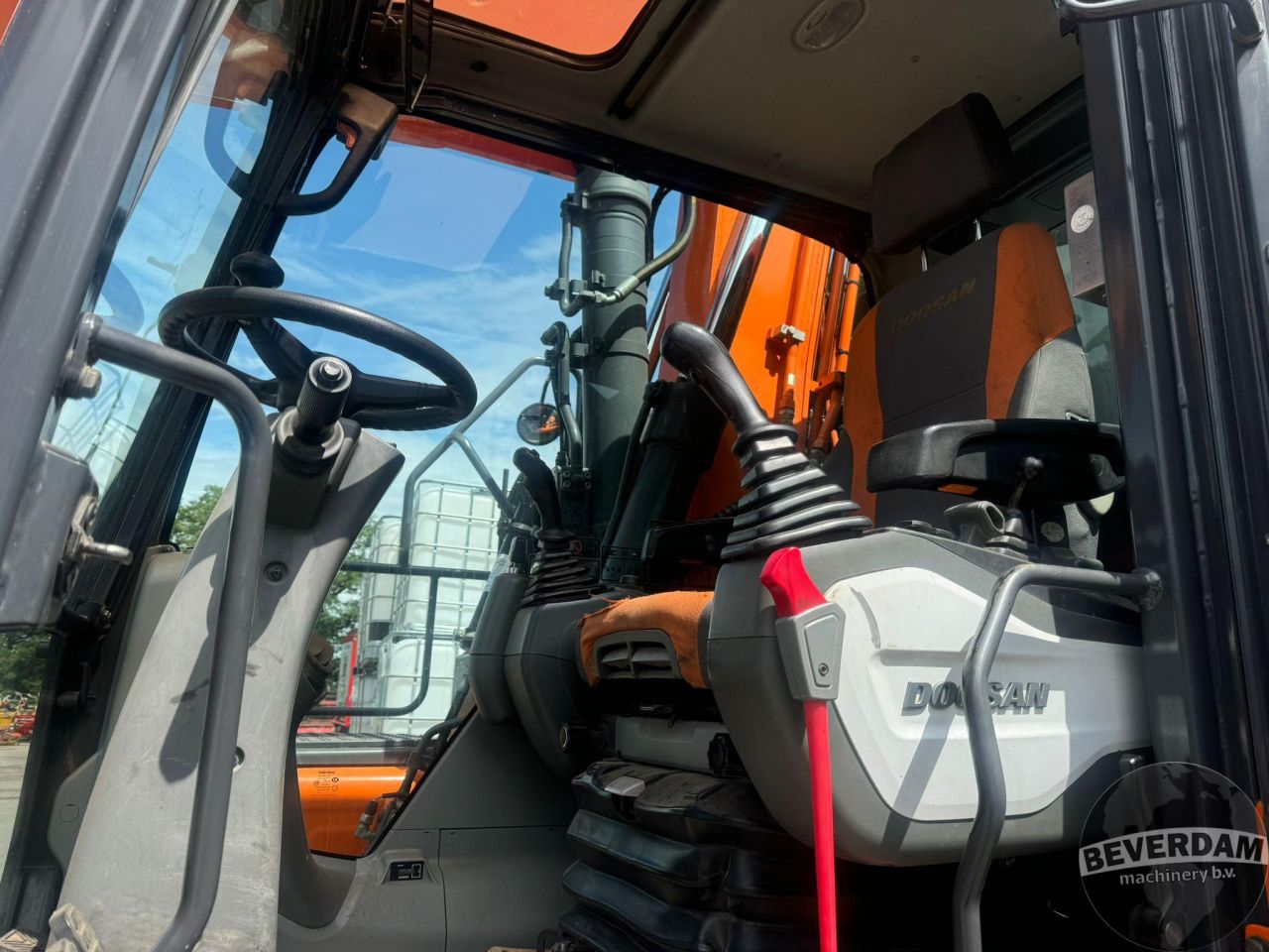 Komt binenn! Doosan DX140W
