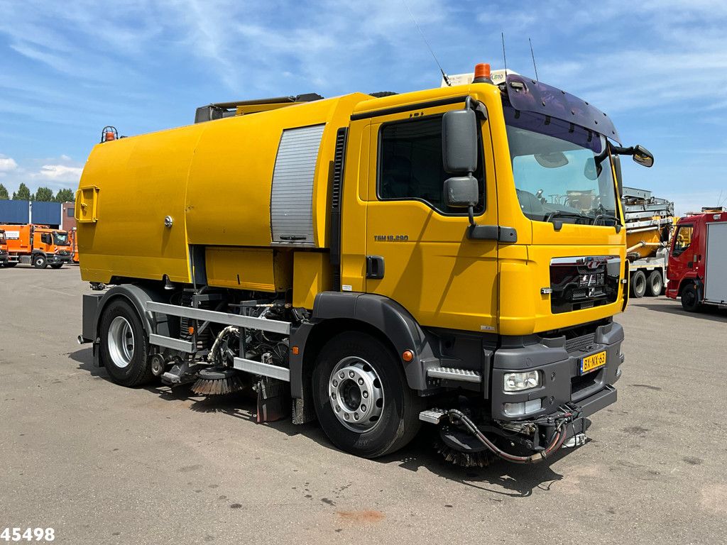 MAN TGM 18.290 4x2 Johnston Beam VT 800 Left and right sweeper