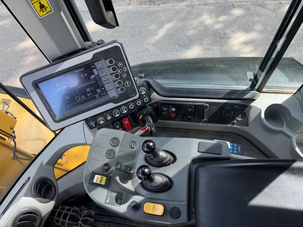 Caterpillar 926M 4 Buckets
