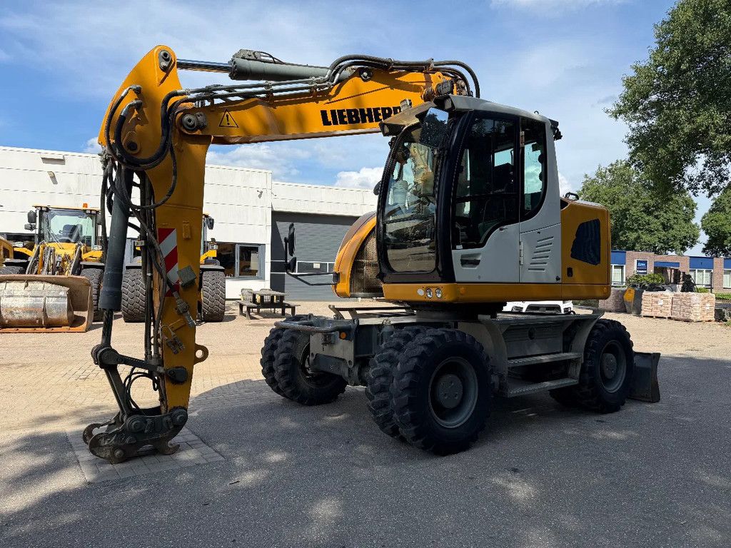 Liebherr A918