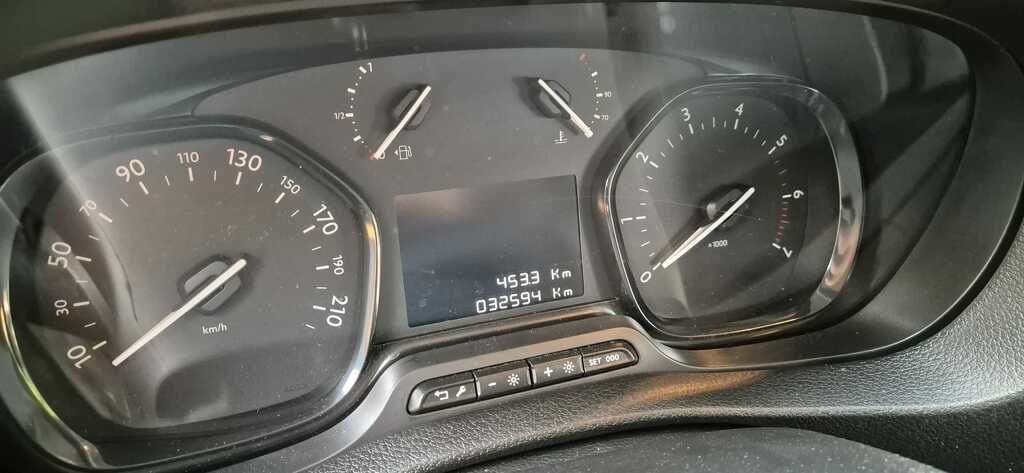 Opel Vivaro DC 2.0