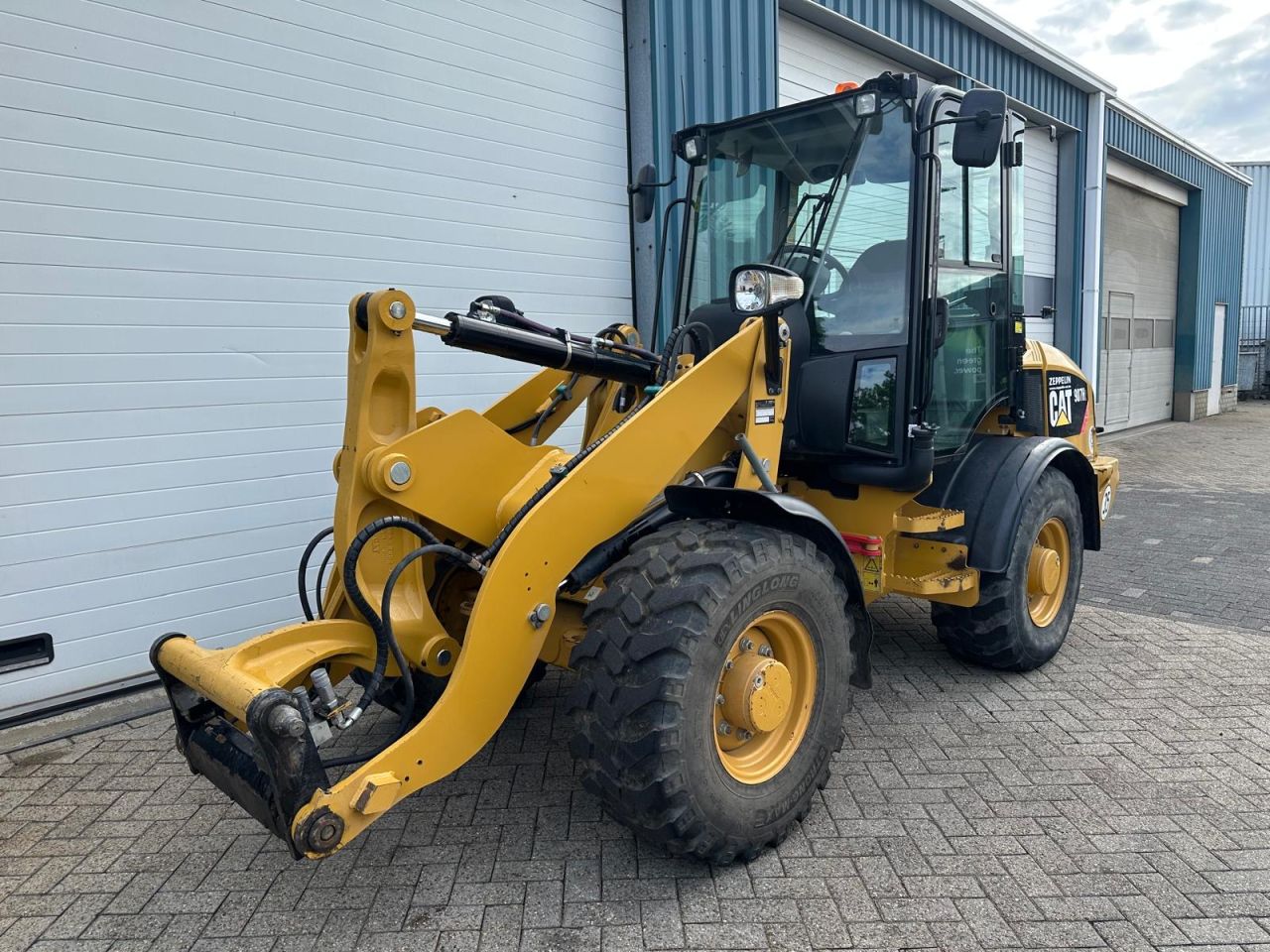 CATERPILLAR 907 (BJR 2015) 4888 UUR