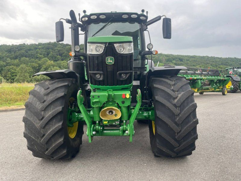 John Deere 6215R