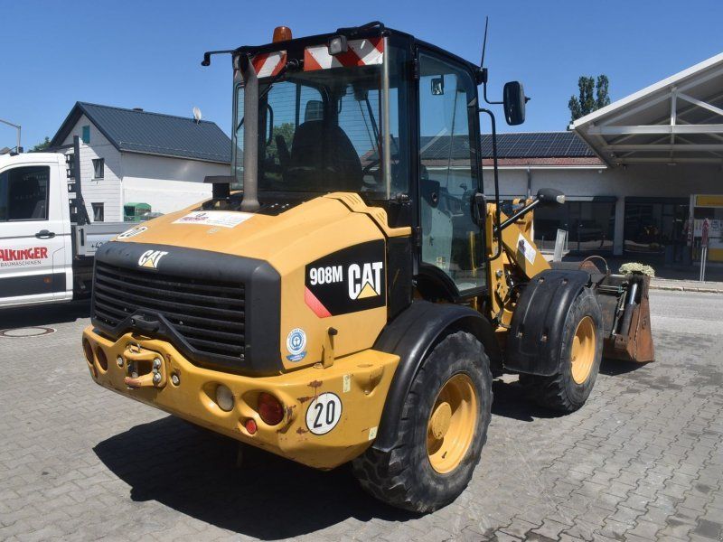 Cat 908M mit Straßenzulassung