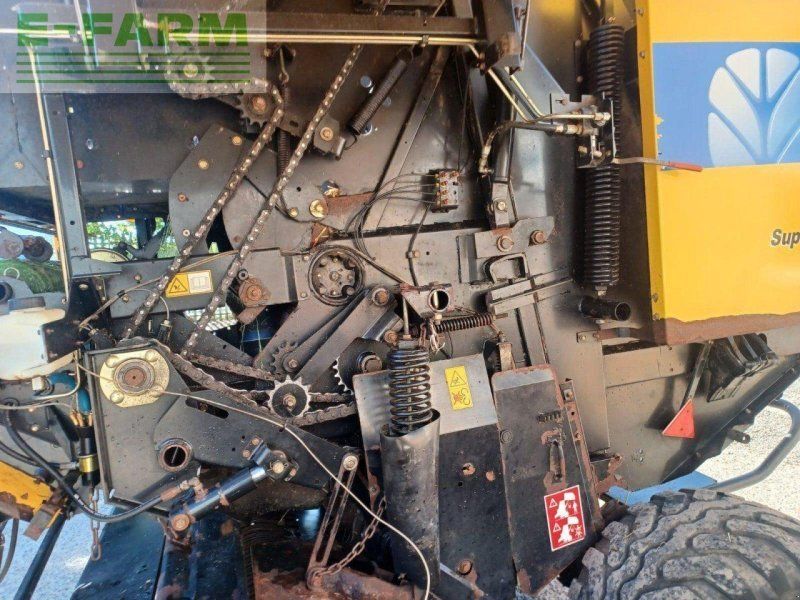 New Holland BR7060