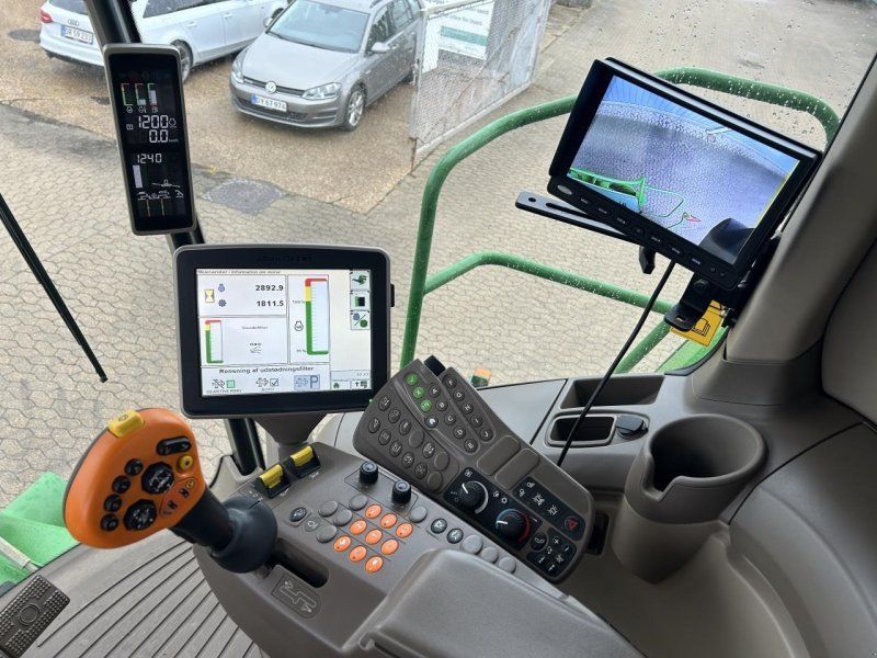 John Deere S690