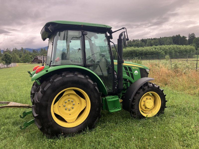 John Deere 5075E