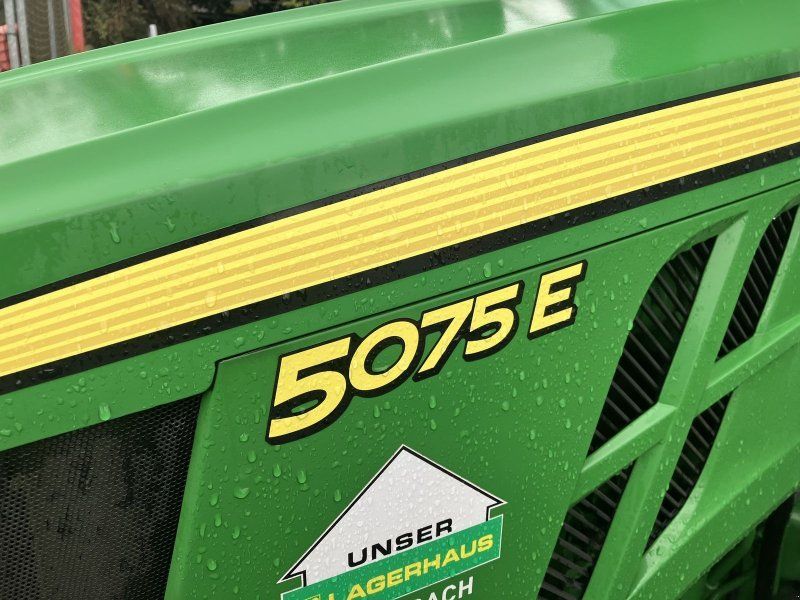 John Deere 5075E
