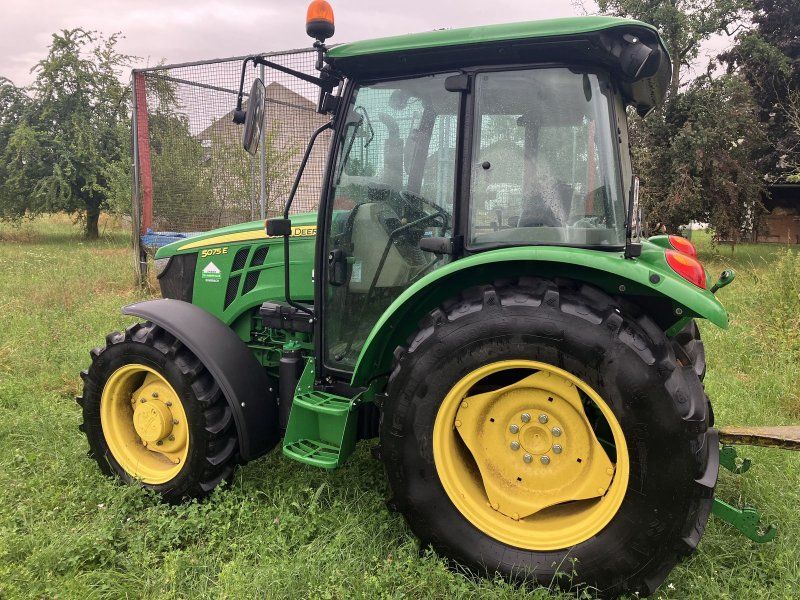 John Deere 5075E