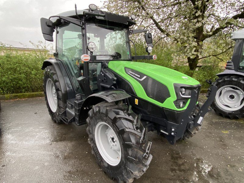 Deutz-Fahr 5075 D GS 4 Zylinder Powershuttle und nassen Scheibenbremsen vor