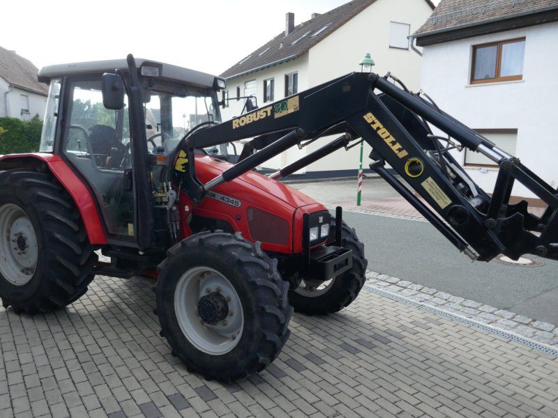Massey Ferguson 4345 Allr. Mit Klima und Stoll Ind-Lader. Technisch und optisch
