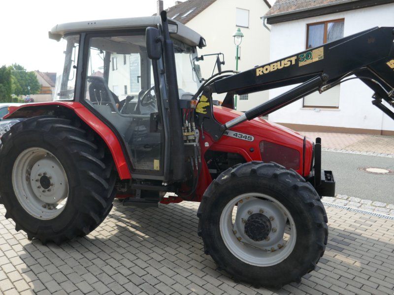 Massey Ferguson 4345 Allr. Mit Klima und Stoll Ind-Lader. Technisch und optisch