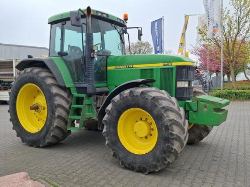 John Deere 7710