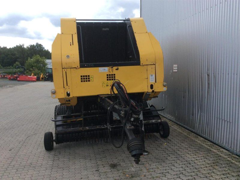 New Holland BR 750