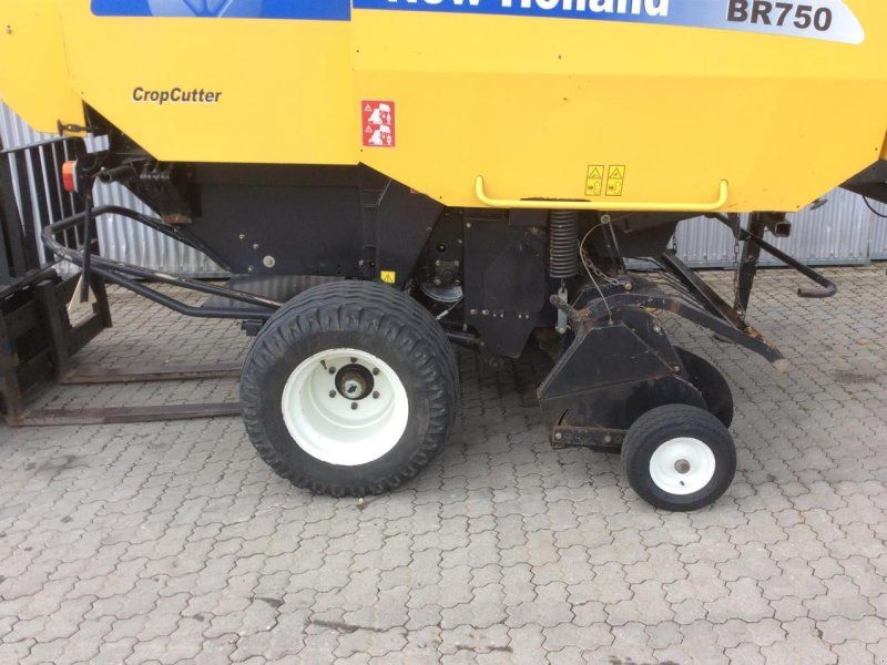 New Holland BR 750