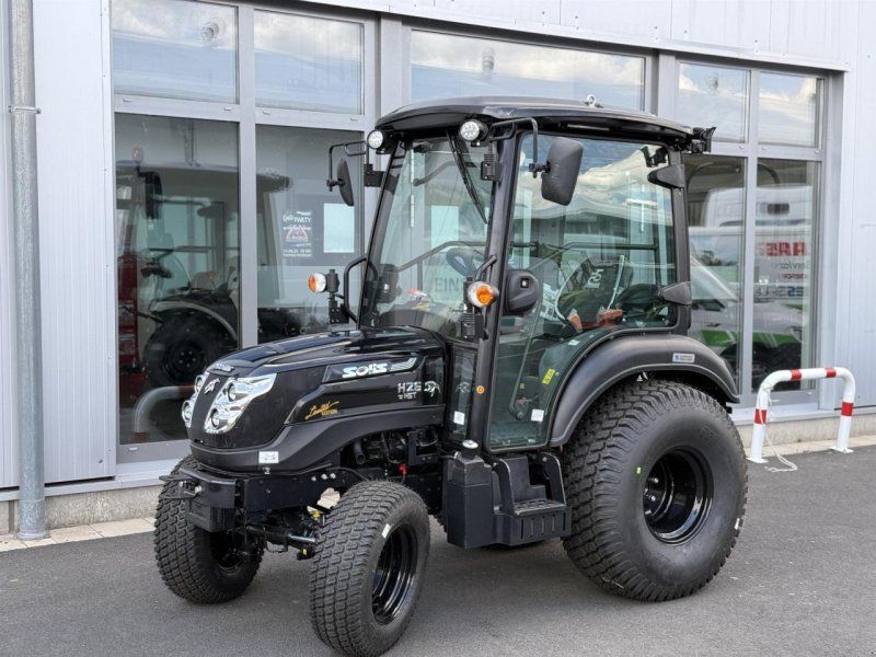 Solis 26 HST Kabine Panther (Black)