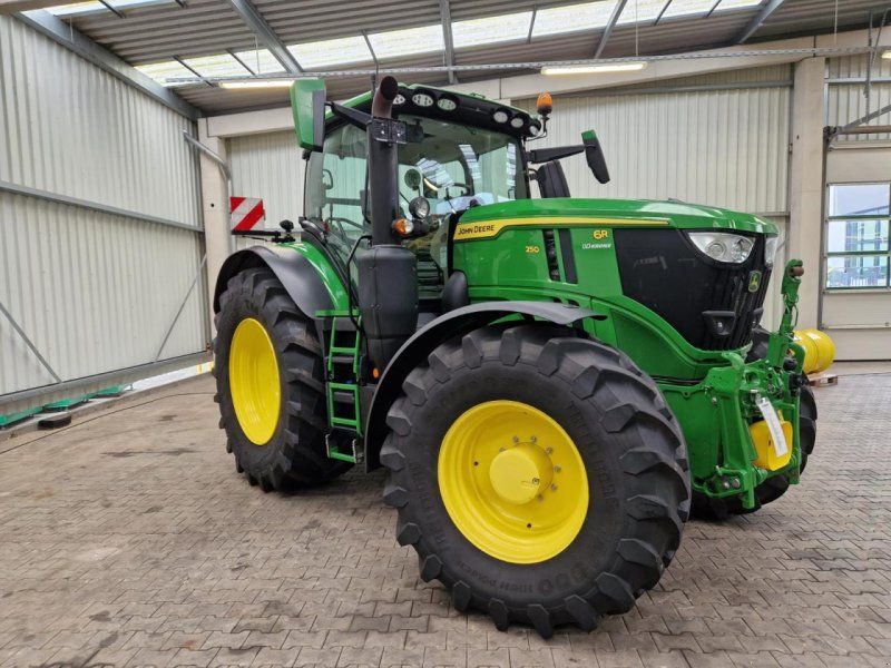John Deere 6R 250