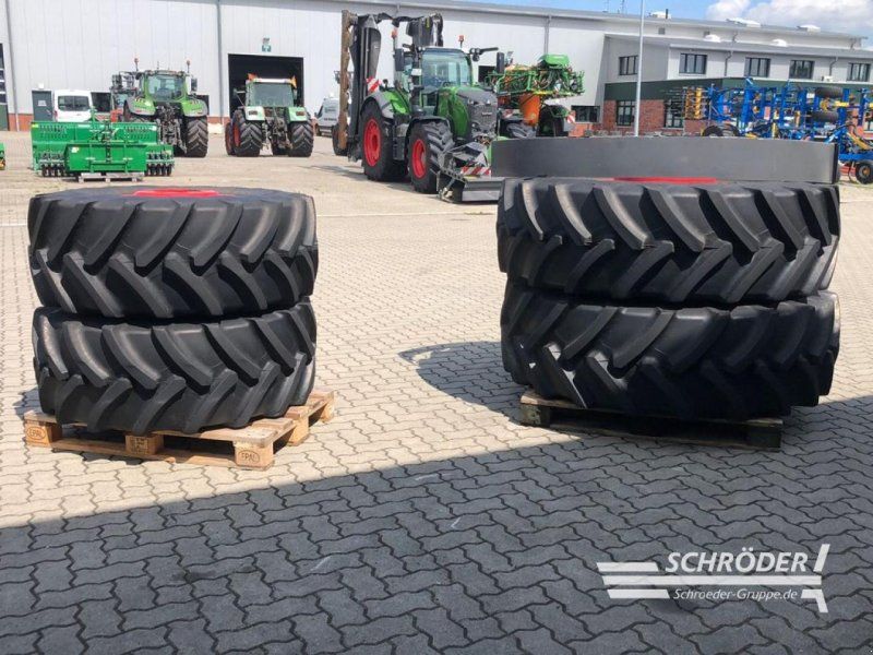Fendt KOMPLETTRÄDER 480/70R24 + 520/70R38 CEAT
