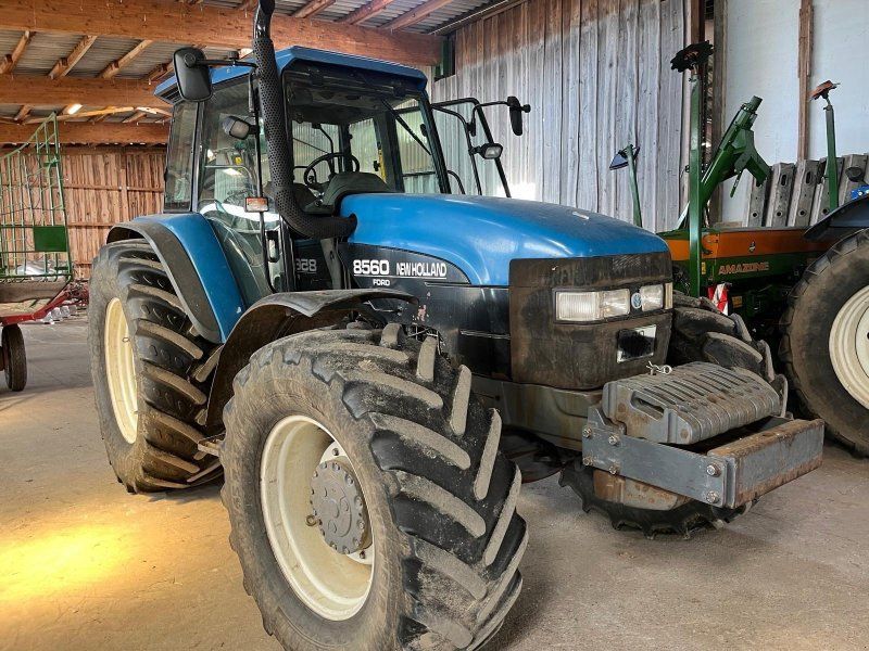 New Holland 8560