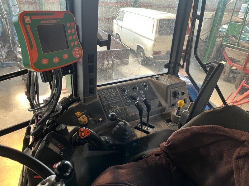 New Holland 8560