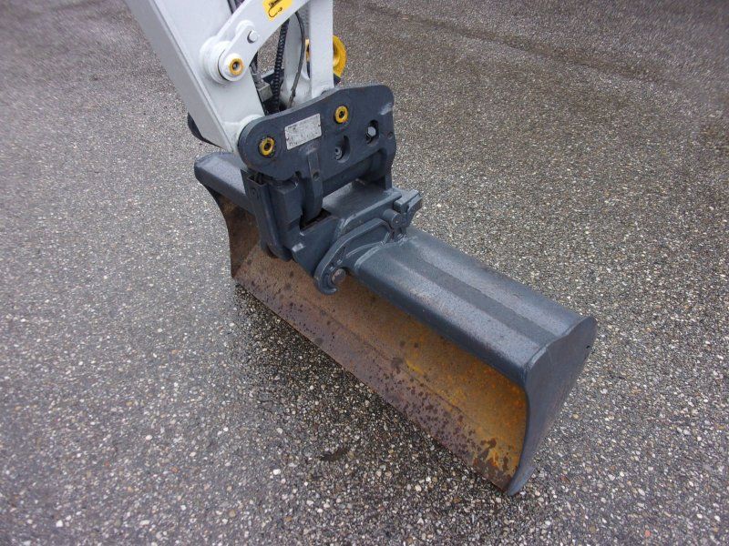 Takeuchi TB 228 Powertilt