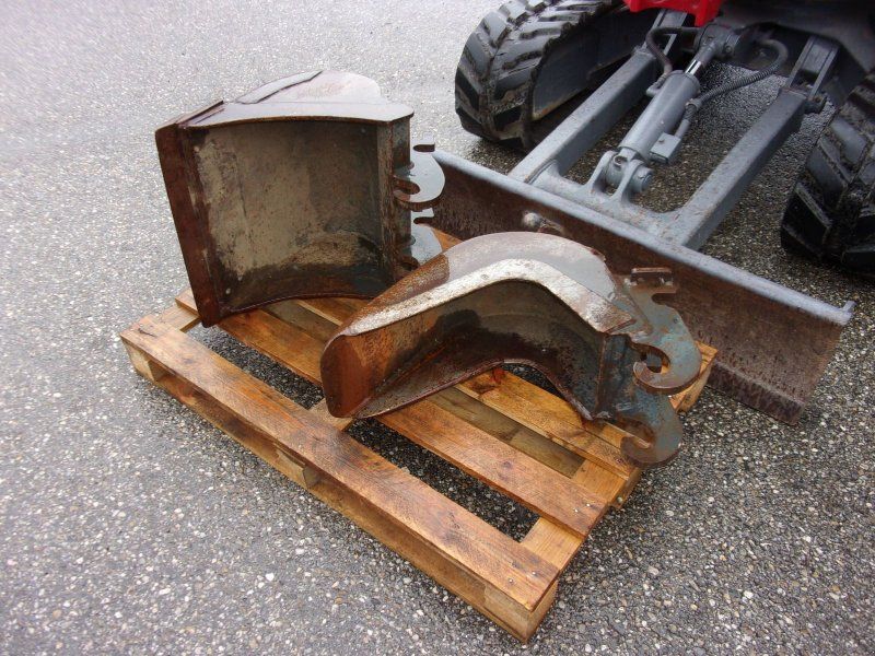 Takeuchi TB 228 Powertilt