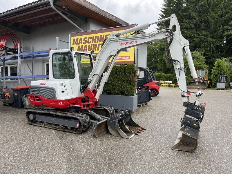 Takeuchi TB 250 Powertilt