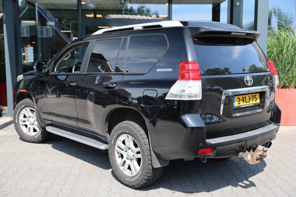 Toyota Landcruiser 150 3.0 D-4D 5DRS VX A/T VAN