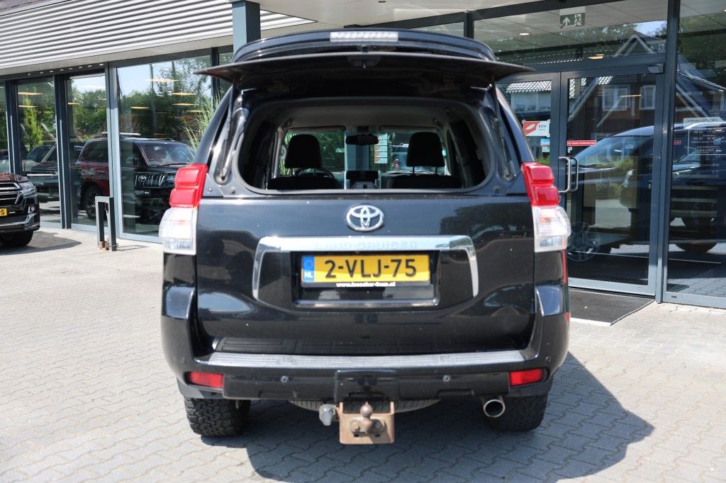 Toyota Landcruiser 150 3.0 D-4D 5DRS VX A/T VAN