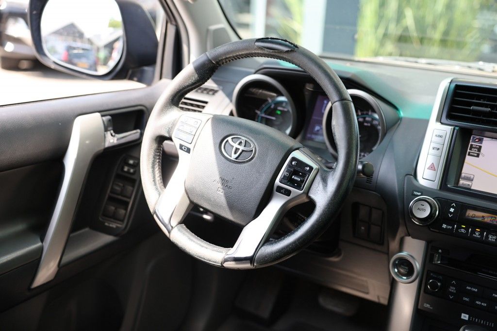 Toyota Landcruiser 150 3.0 D-4D 5DRS VX A/T VAN