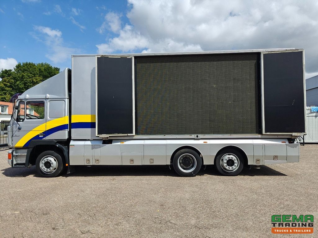MAN 26.362 FNL/LL 6x2/4 Sleeper Cab Euro 0 - LED-Bildschirm, Scherenhebebühne, Werbewagen - Luftfederung - Hydraulische Stützbeine