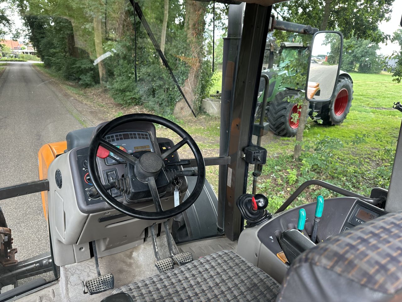 Renault Ares 550 RZ