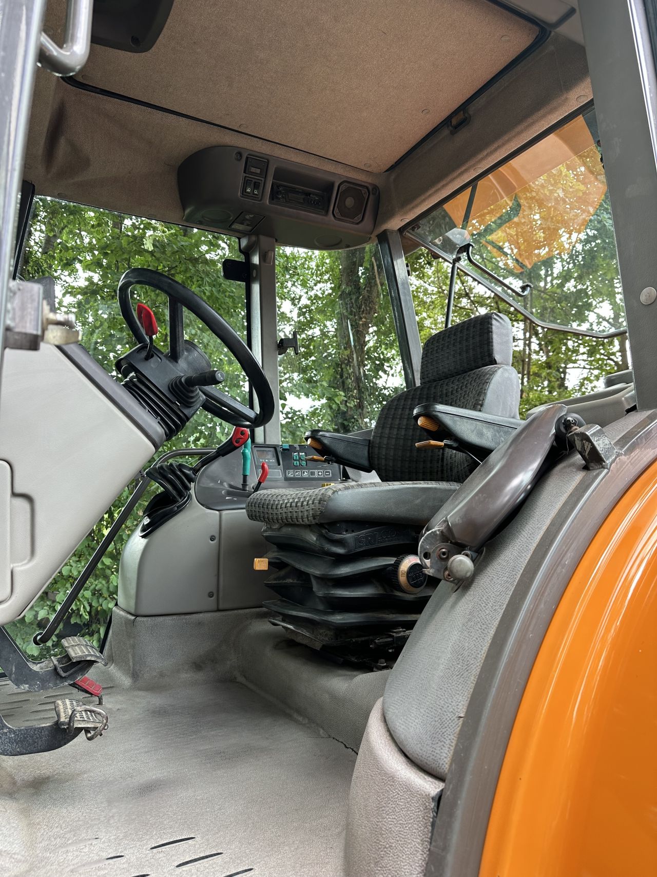 Renault Ares 550 RZ