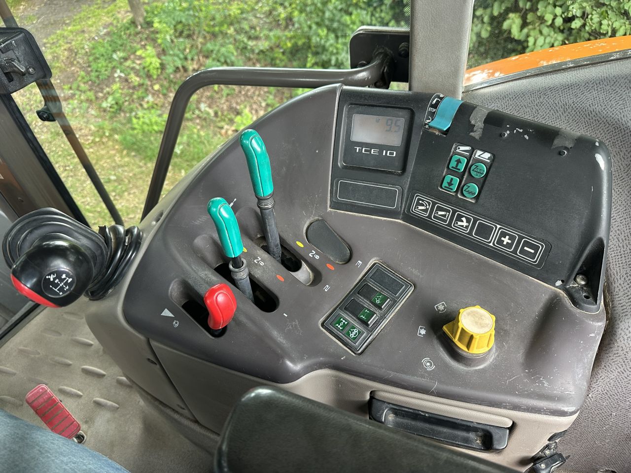 Renault Ares 550 RZ