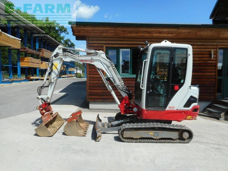 Takeuchi tb 225 mit powertilt + 3 löffel ( 2.400 kg )