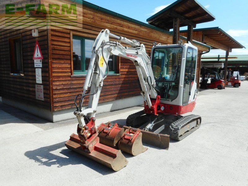 Takeuchi tb 225 mit powertilt + 3 löffel ( 2.400 kg )