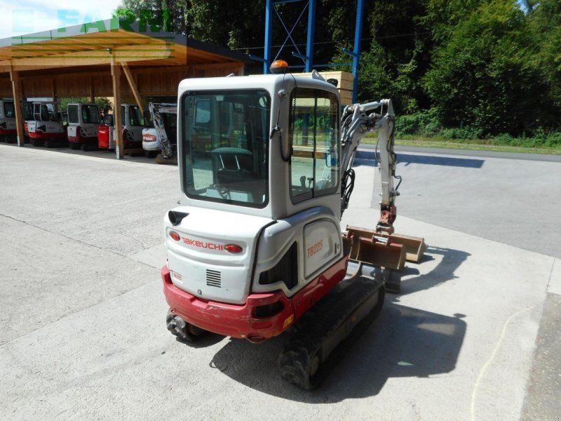 Takeuchi tb 225 mit powertilt + 3 löffel ( 2.400 kg )