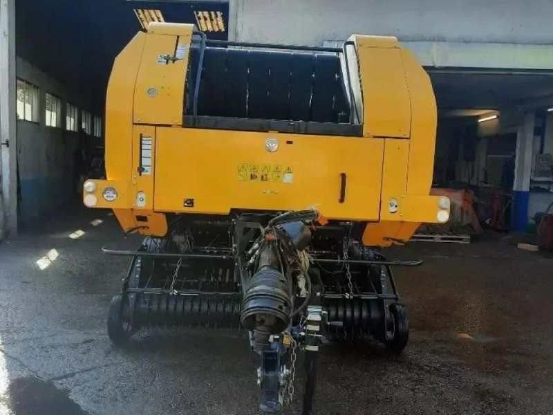 New Holland br7060