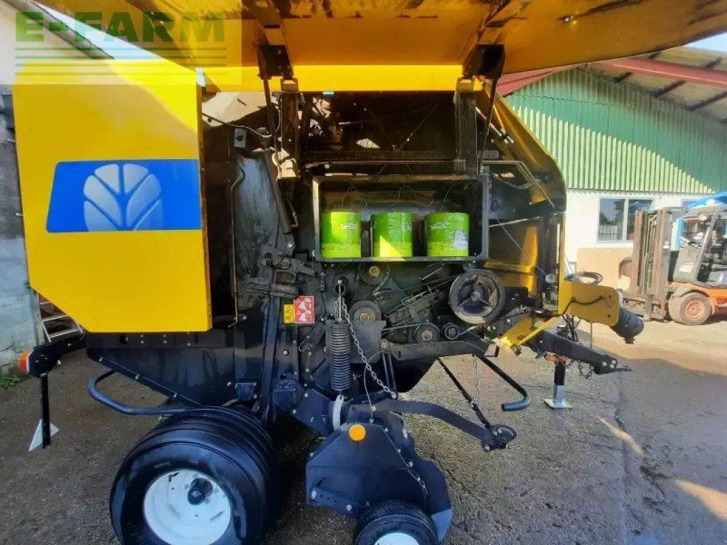 New Holland br7060