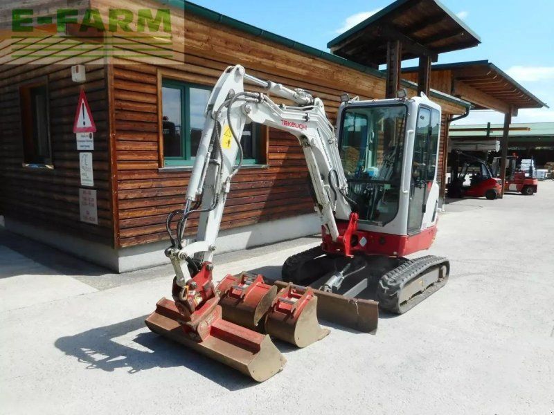Takeuchi tb 225 mit powertilt + 3 löffel ( 2.400 kg )