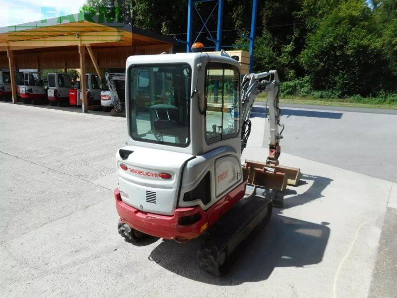 Takeuchi tb 225 mit powertilt + 3 löffel ( 2.400 kg )
