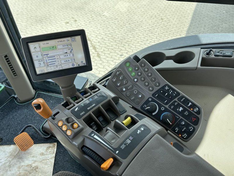 John Deere 7230R