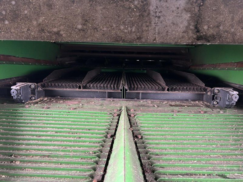 John Deere T670