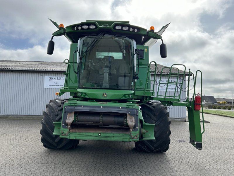 John Deere S690