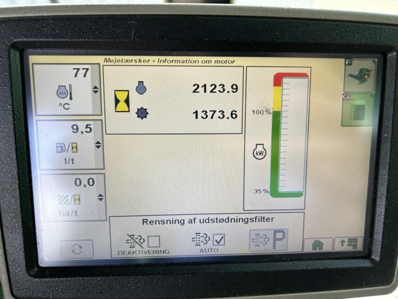 John Deere S690