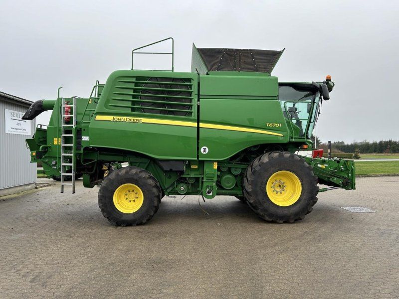 John Deere T670