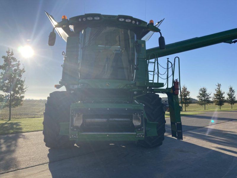 John Deere S690I