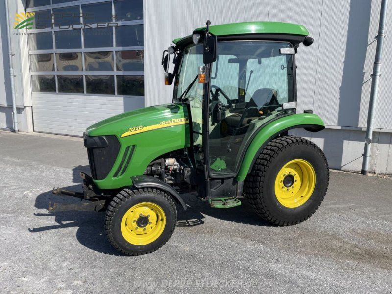 John Deere 3320