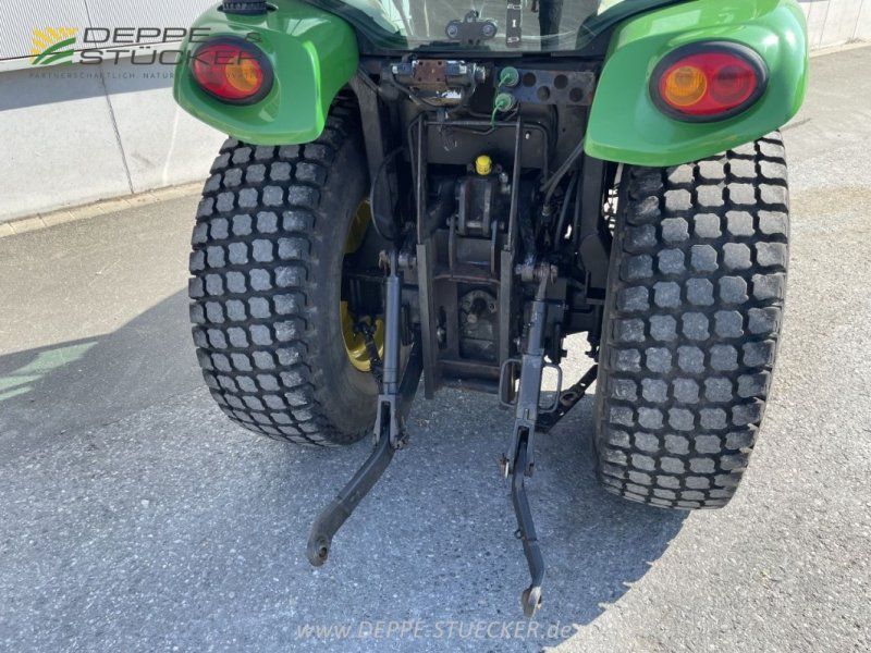 John Deere 3320