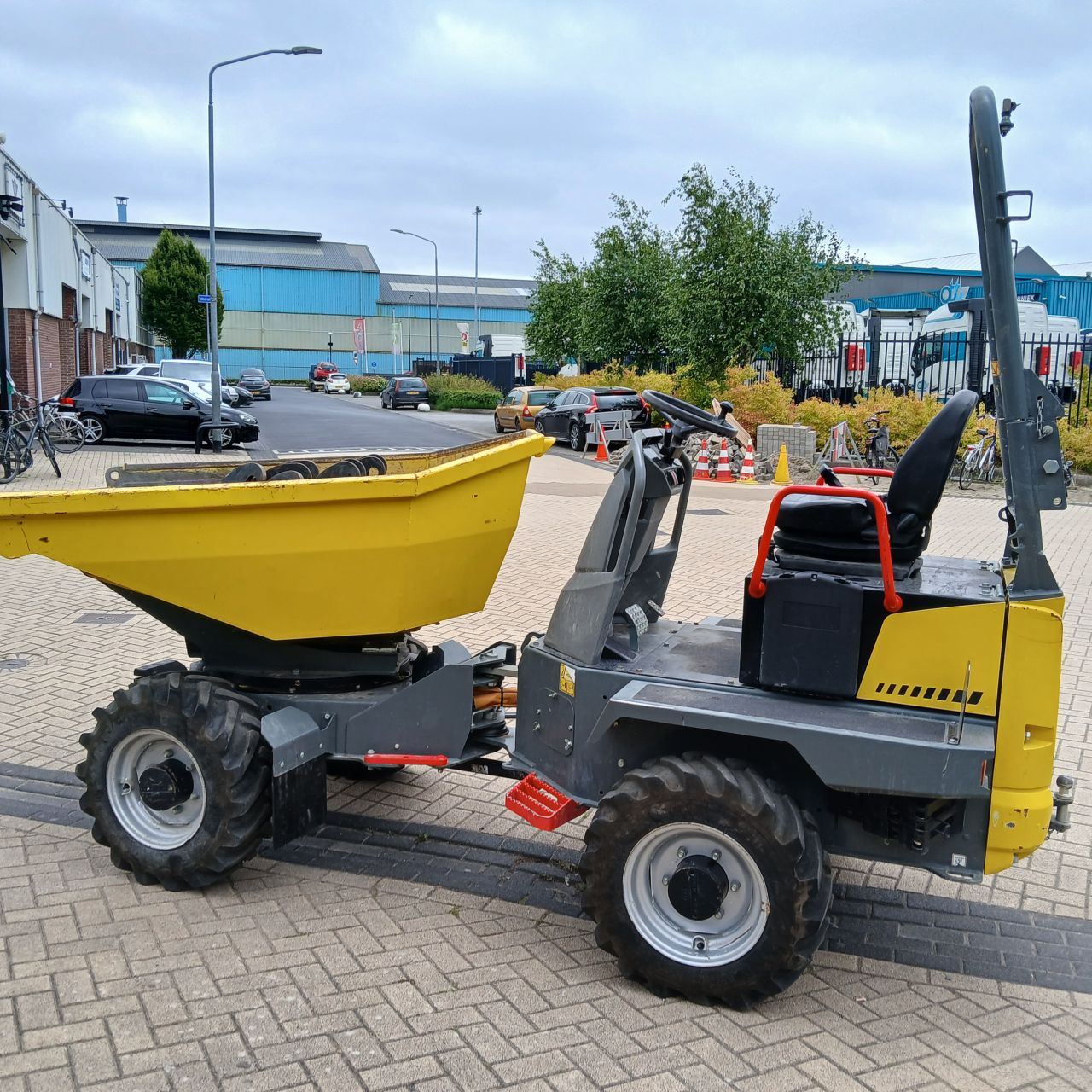 IHI IC 30 en Wacker Neuson DW20 Rups/Wieldumper